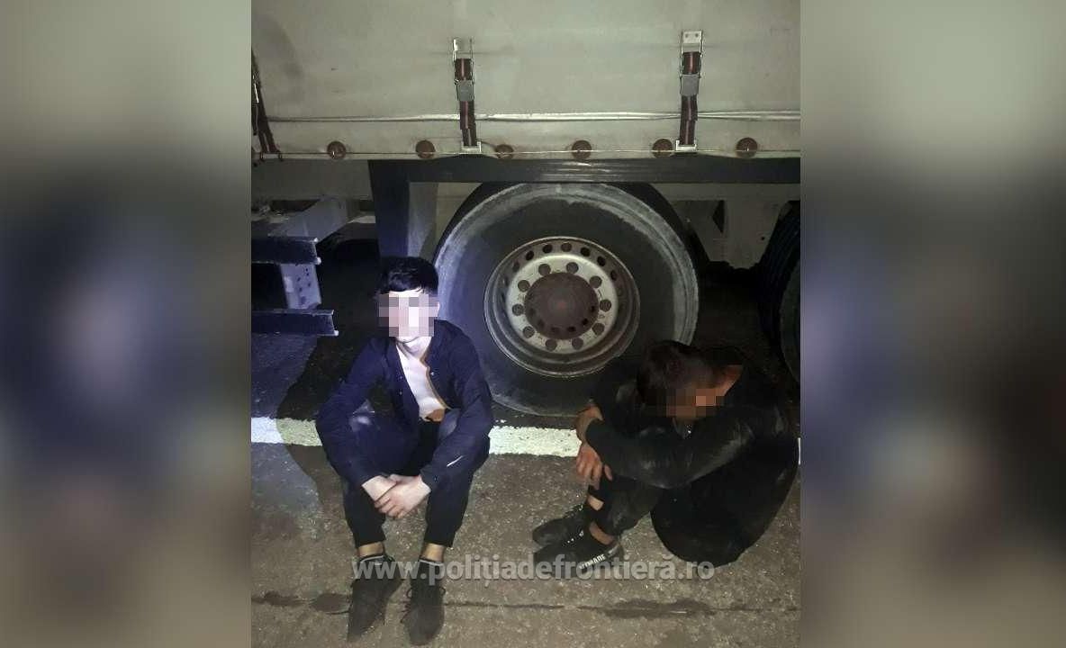 Doi irakieni, depistați pe osia unei semiremorci, în Vama Giurgiu