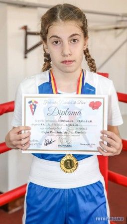 Iasmina Stîrceanu, din nou campioană naţională la box feminin cadeţi