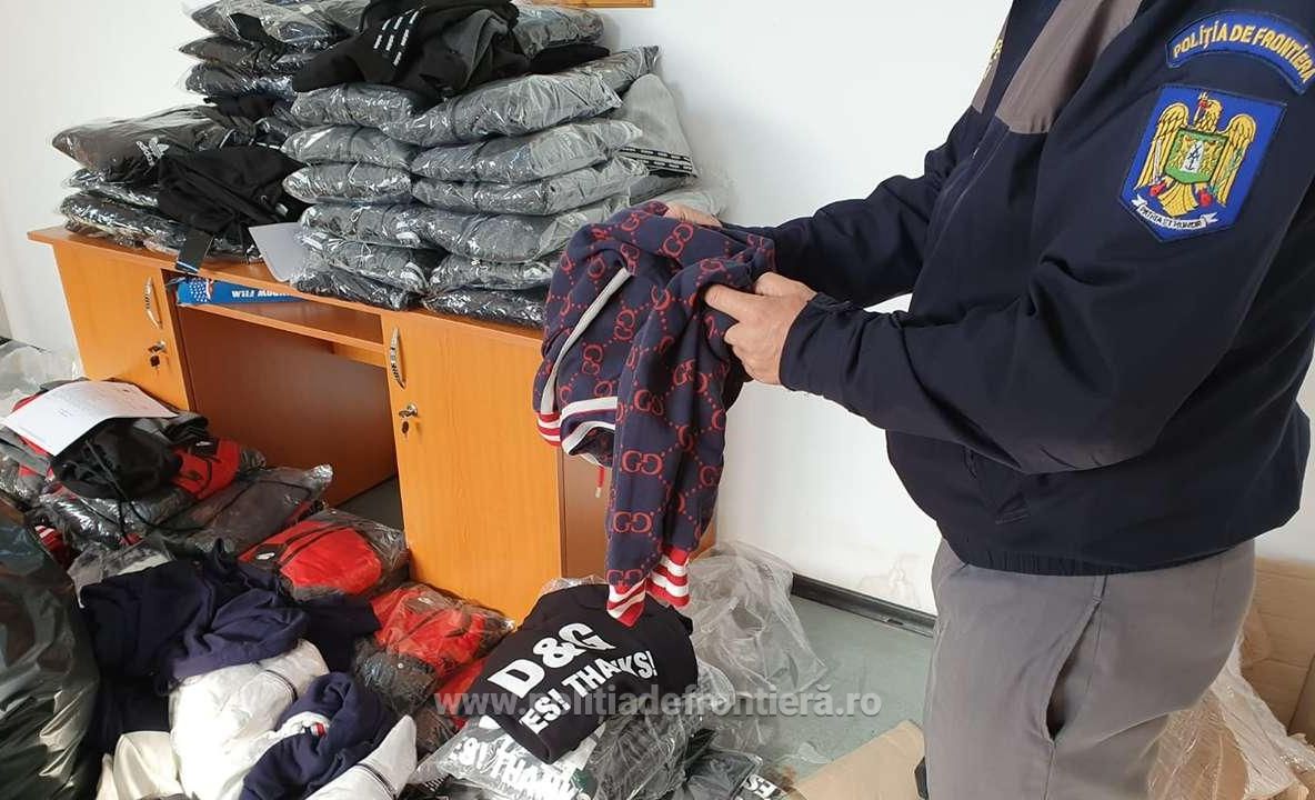 Încălțăminte și produse textile, contrafăcute, descoperite de polițiștii de frontieră giurgiuveni
