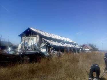 Incendiu la un atelier auto din județul Giurgiu. Pompierii au intervenit