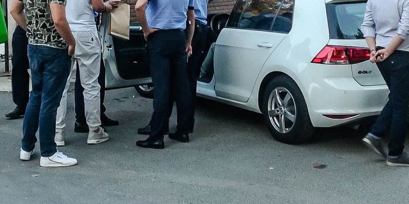 Percheziție în curtea Spitalului Județean Giurgiu. Bărbat prins cu droguri în mașină