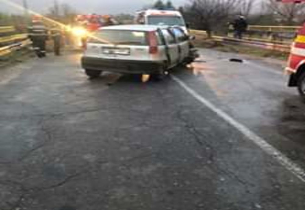 Accident rutier în Giurgiu. Bărbat încarcerat în propria mașină