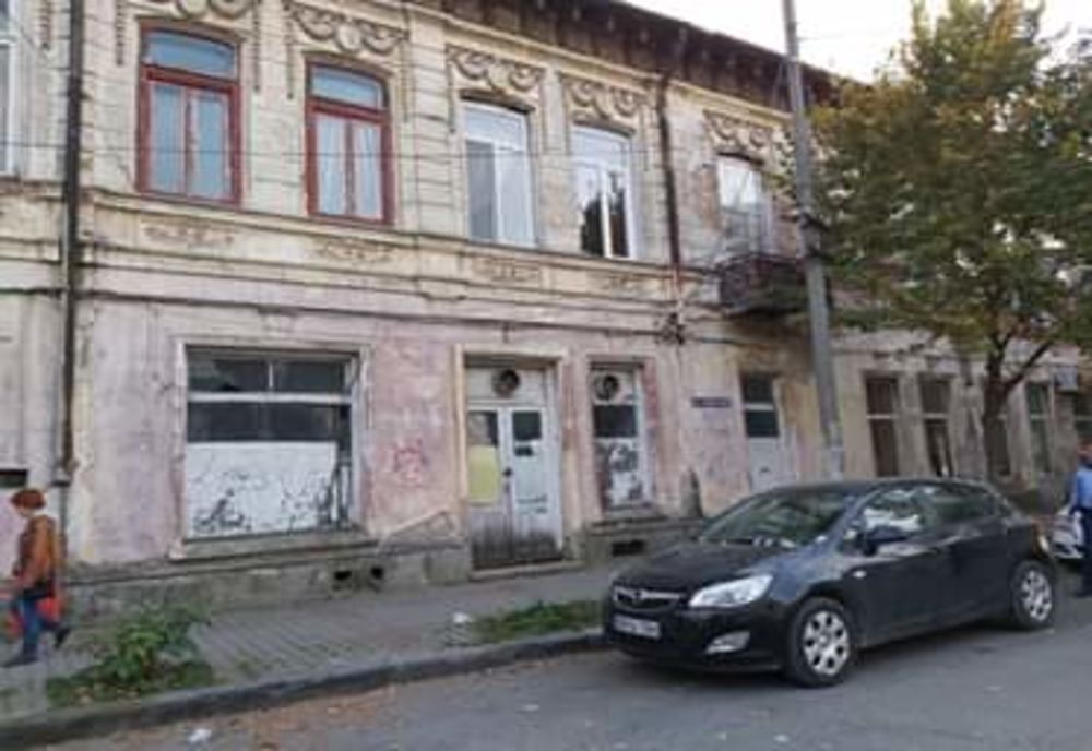 Bărbat în stare gravă după ce a căzut de la etaj, în zona „Meteor”!