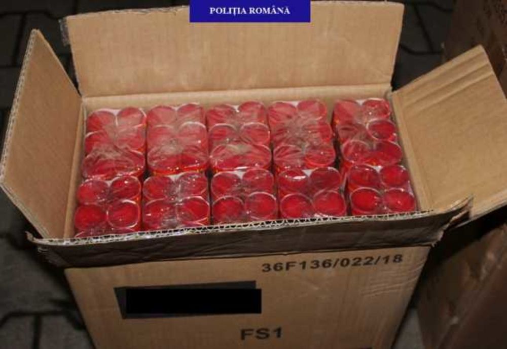 Articole pirotehnice deținute ilegal, confiscate de polițiști