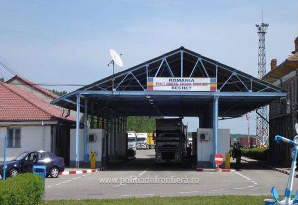 Cetățeni bulgari prinși în flagrant de dare de mită, după denunțul unor polițiști din Bechet