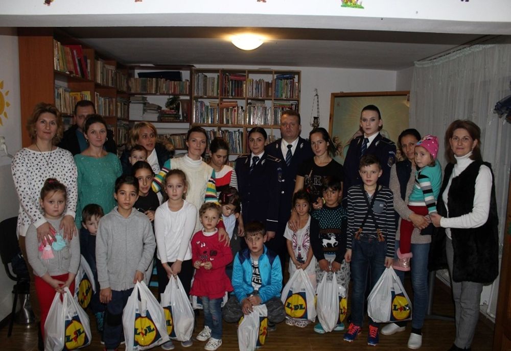 Daruri de la polițiștii giurgiuveni pentru copiii și mamele victime ale violenței domestice
