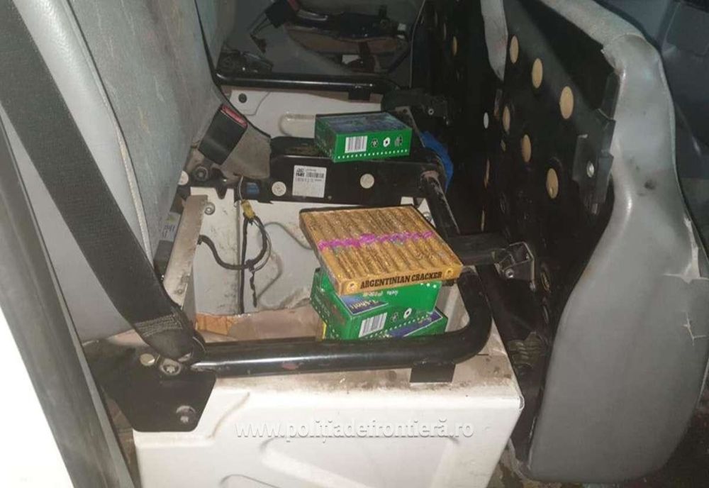 Mii de petarde, confiscate de polițiștii de frontieră de la Giurgiu