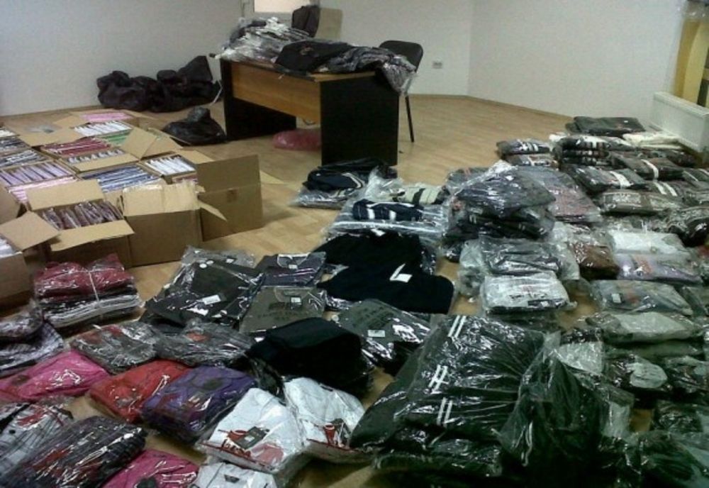 Polițiștii de la Giurgiu, ”invadați” de textile contrafăcute