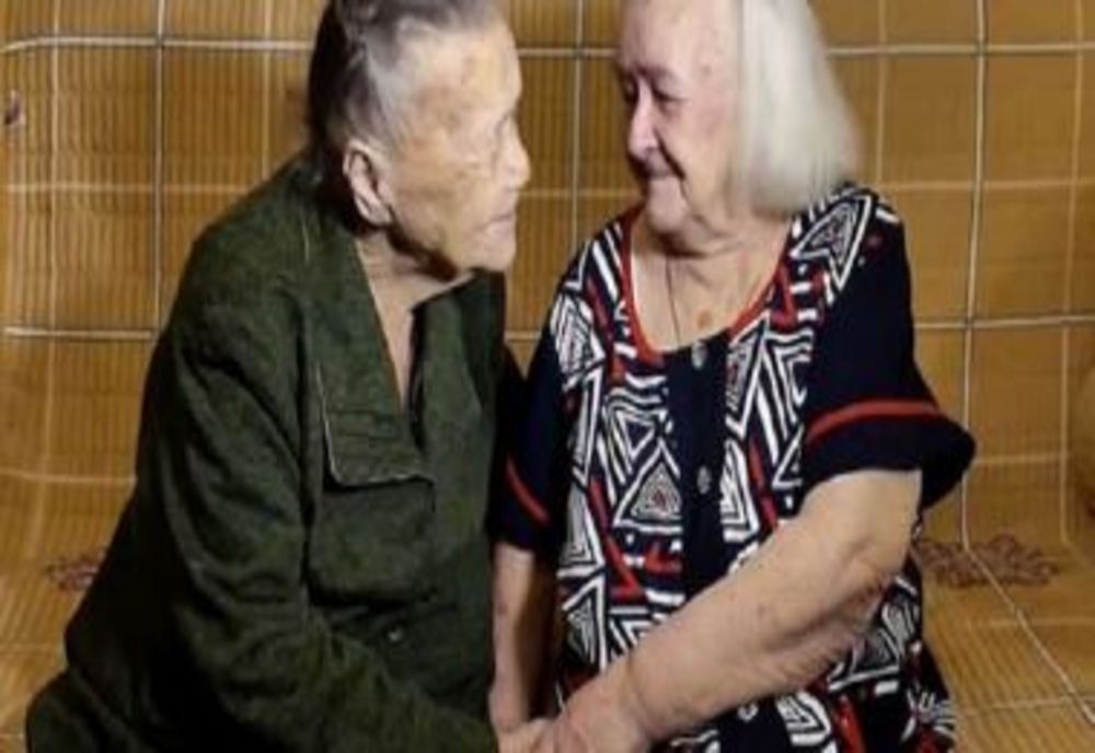 Două surori s-au reîntâlnit după 78 de ani! Vezi povestea lor!