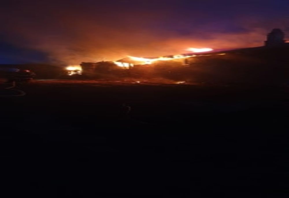 Casa în flăcări la Vedea. Pompierii au luptat ore întregi cu flăcările