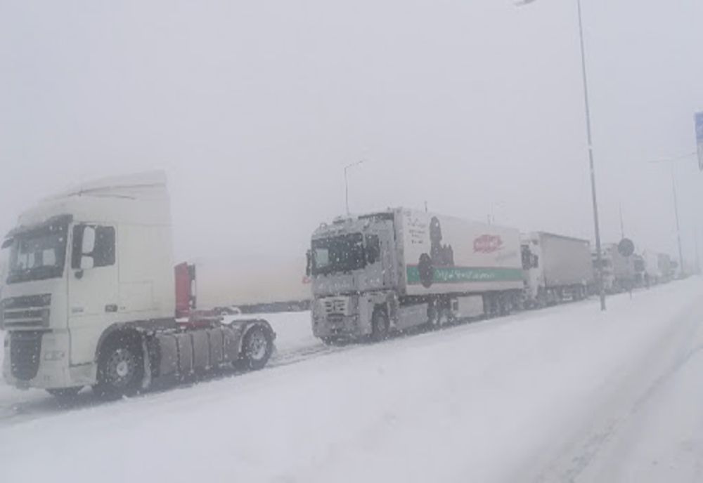 Restricție pentru mașinile de peste 12 tone prin Punctul de Trecere a Frontierei Giurgiu-Ruse, din cauza viscolului