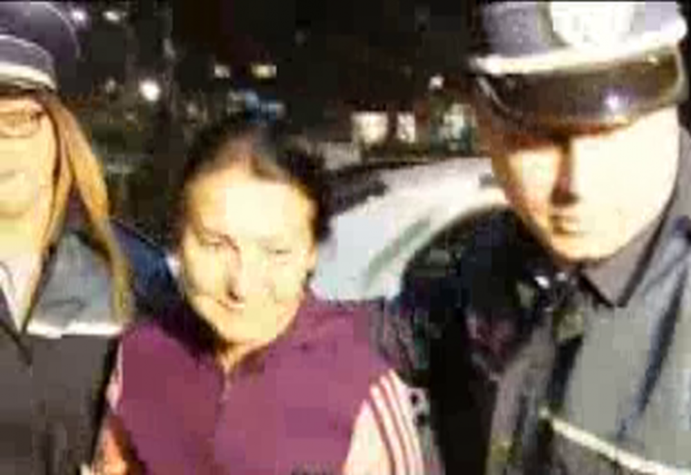 Imagini cu Sorina Pintea în lacrimi: A fost scoasă, în cătușe, din spital și trimisă după gratii