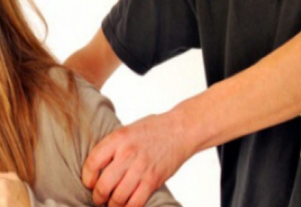 Un bărbat s-a ales cu dosar penal după ce și-a agresat soția și soacra