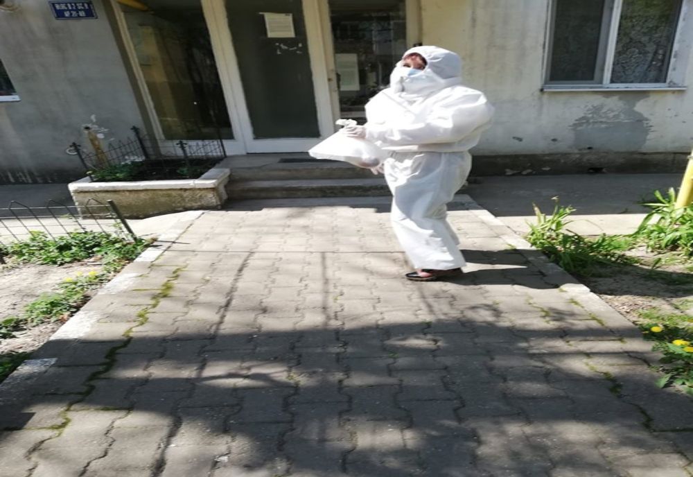 1000 de pachete cu alimente şi mâncare caldă pentru giurgiuvenii nevoiaşi 