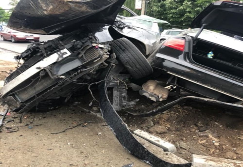 Accident grav de circulație în Giurgiu! Un Audi s-a rupt în două pe șoseaua București 