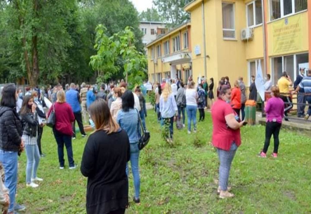 Angajații DGASPC Giurgiu au ieșit în stradă din cauza neplății salariilor