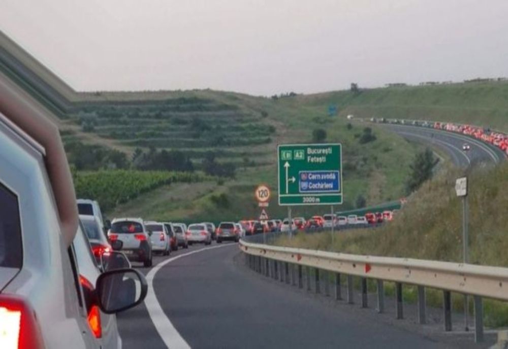 TRAFIC AGLOMERAT! Rute alternative la drumul spre litoral! 