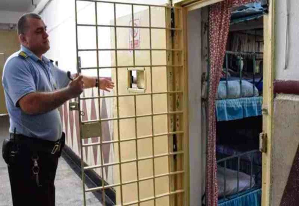 Peste 1.000 de criminali, eliberați condiționat 