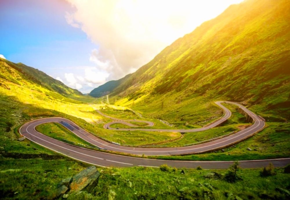 Transfăgărăşanul, deschis circulaţiei rutiere, începând de astăzi