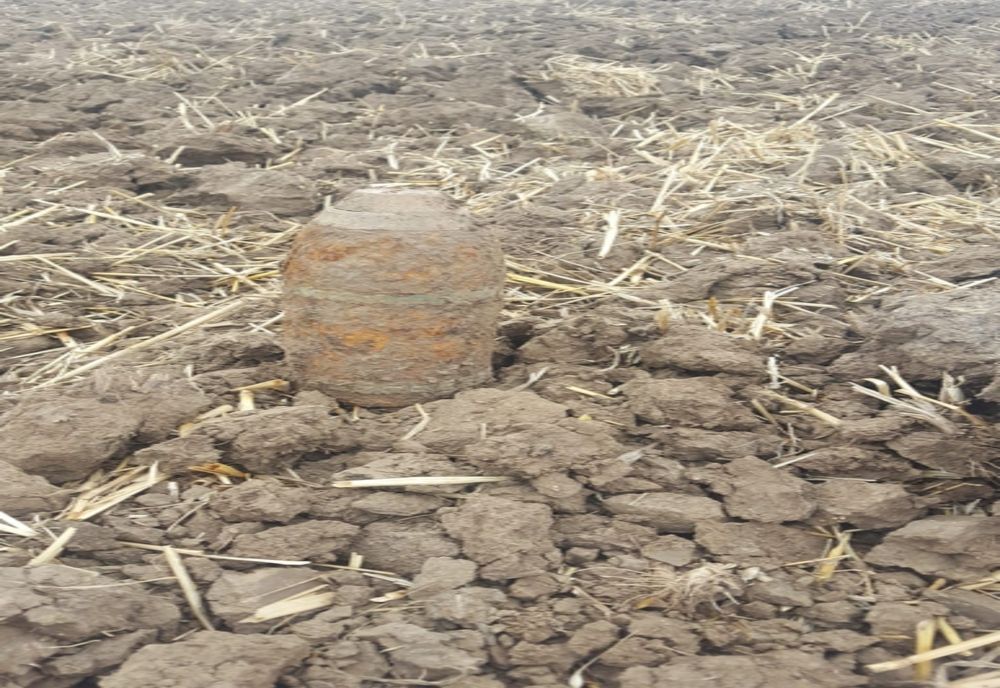 Proiectil neexplodat, găsit pe un teren agricol din Băneasa