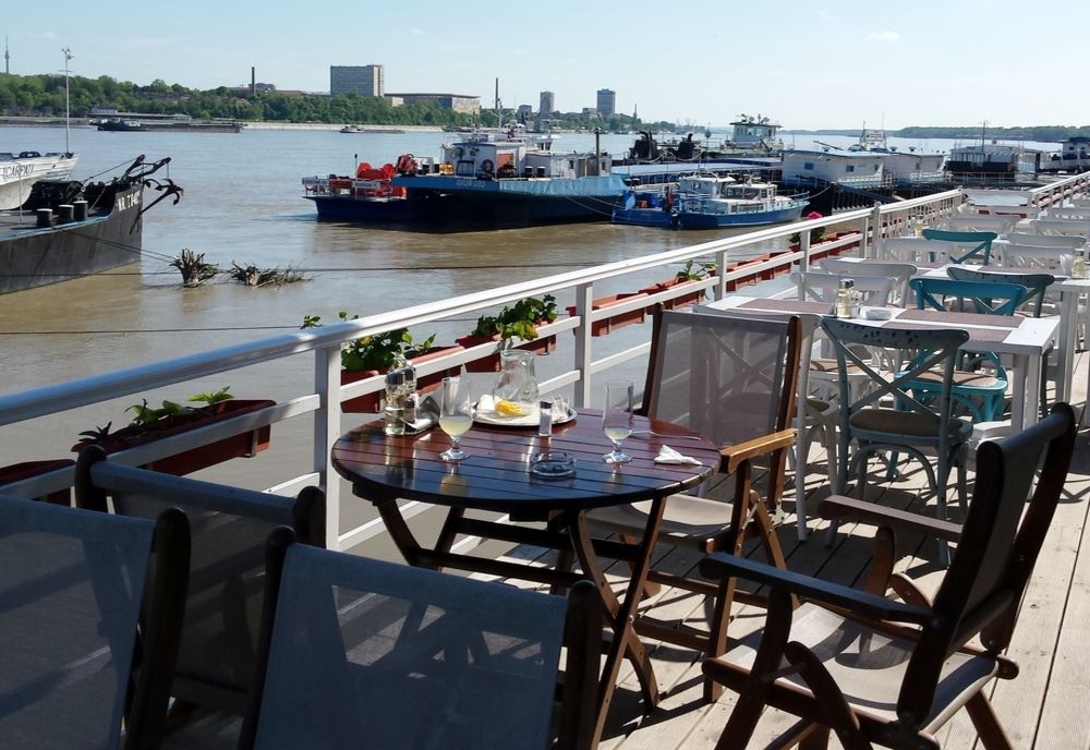 Terasele și sălile de jocuri din județul Giurgiu vor avea voie să funcționeze și după ora 23