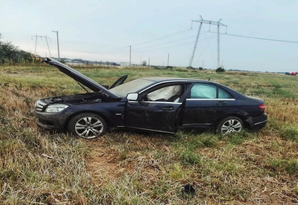 Un autoturism s-a răsturnat pe A1, în afara părții carosabile