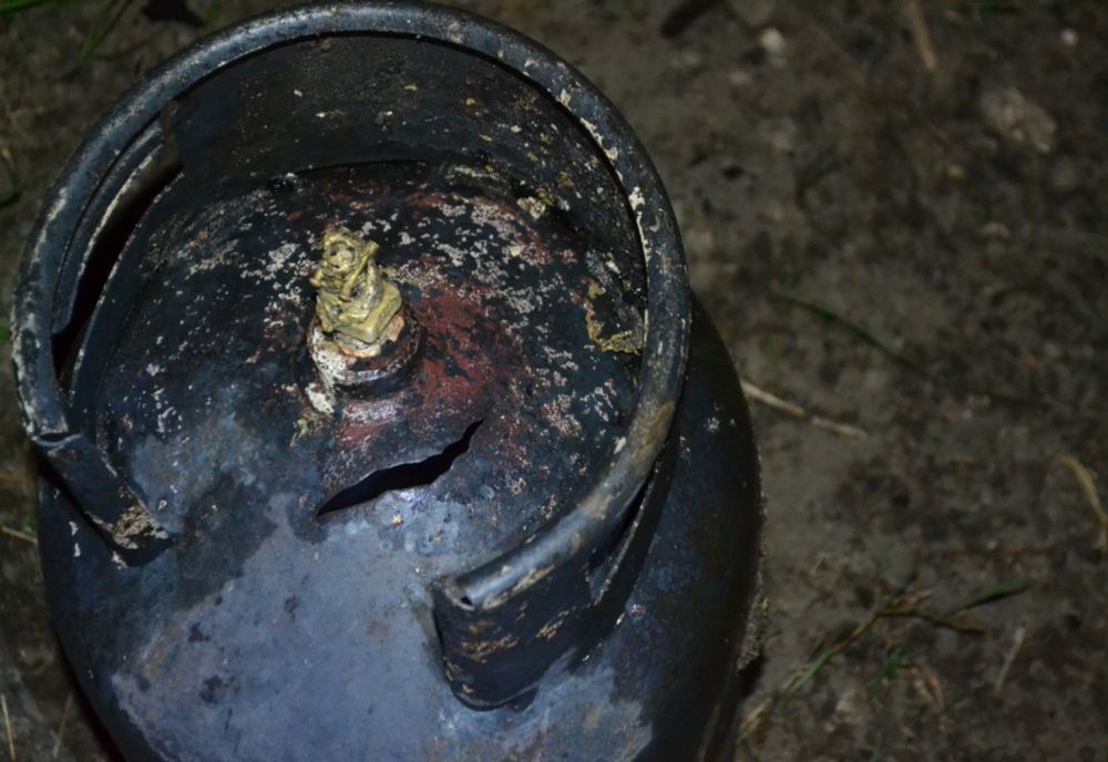 Femeie cu arsuri la față și mâini  după ce i-a explodat butelia de la aragaz în casă