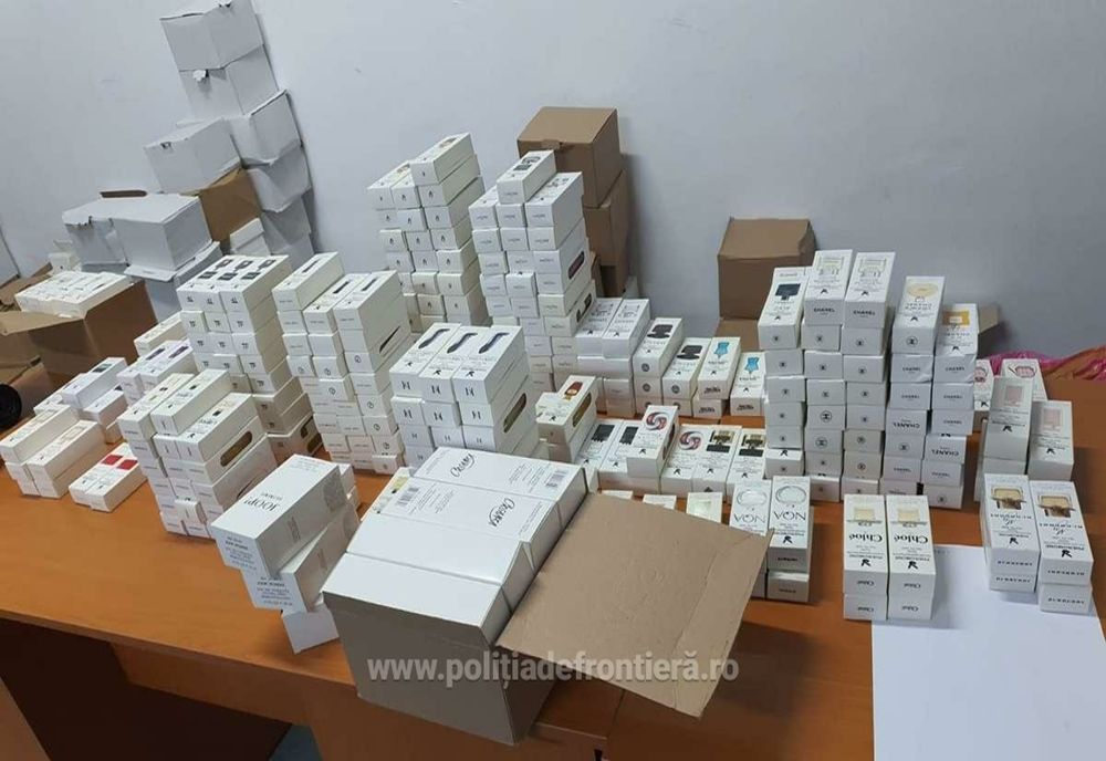 Peste 1.200 de parfumuri contrafăcute, confiscate de la un bulgar, în Vama Giurgiu