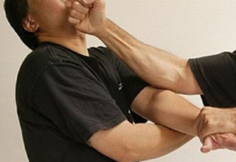 Un bărbat din Stănești s-a ales cu dosar penal după ce și-a agresat concubina și a încălcat ordinul de protecție