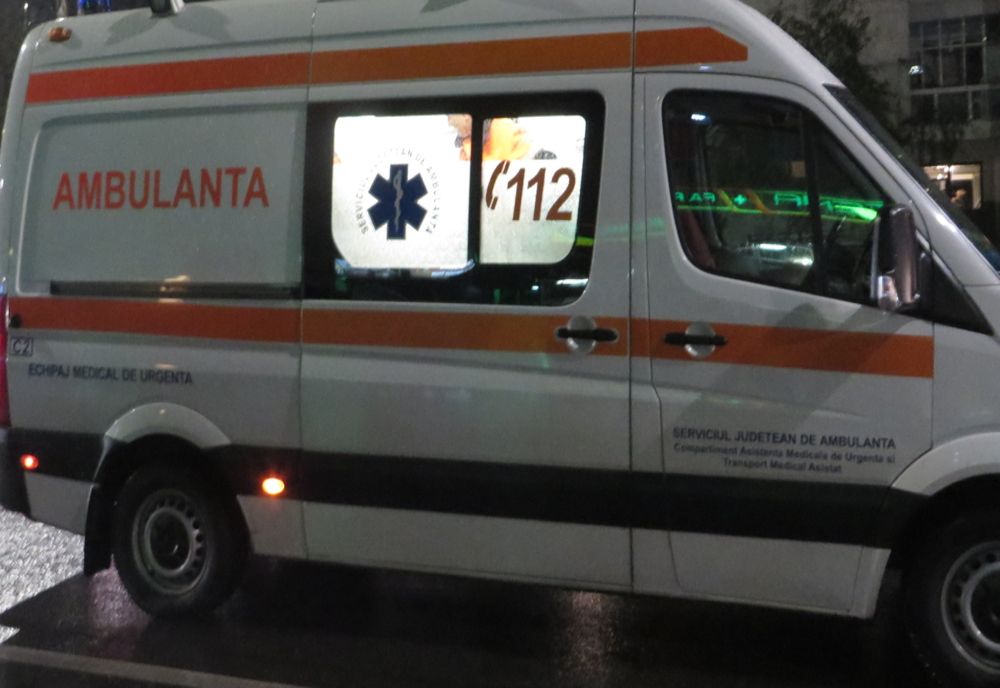 O tânără de 21 de ani s-a răsturnat cu mașina pe DJ 601