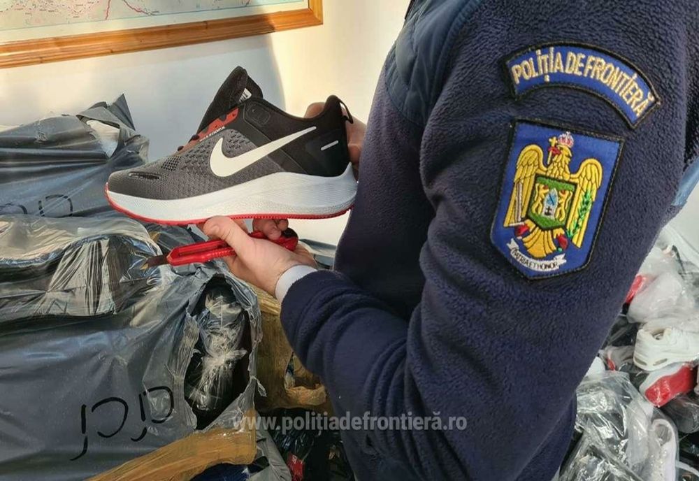 Bunuri în valoare de aproximativ 749.000 de lei, susceptibile a fi contrafăcute, confiscate de polițiștii de frontieră în P.T.F. Giurgiu