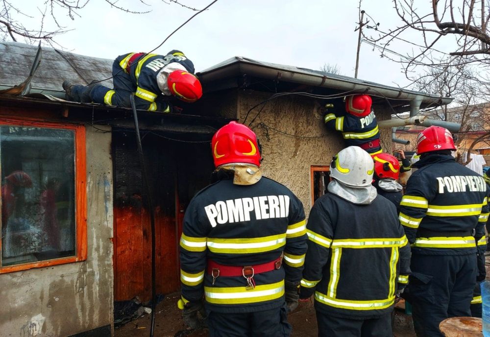 O tânără din Giurgiu a încercat să aprindă focul în sobă dar a dat foc la casă 