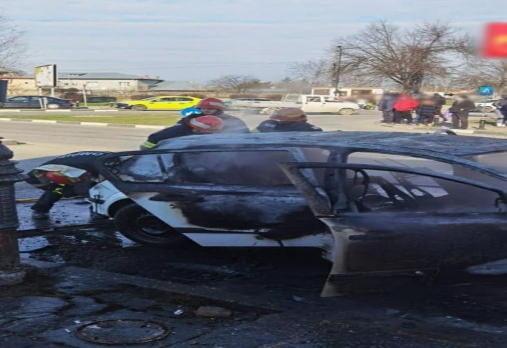 Un autoturism a ars în totalitate în zona Autogară, din Giurgiu. Ce a declanșat incendiul
