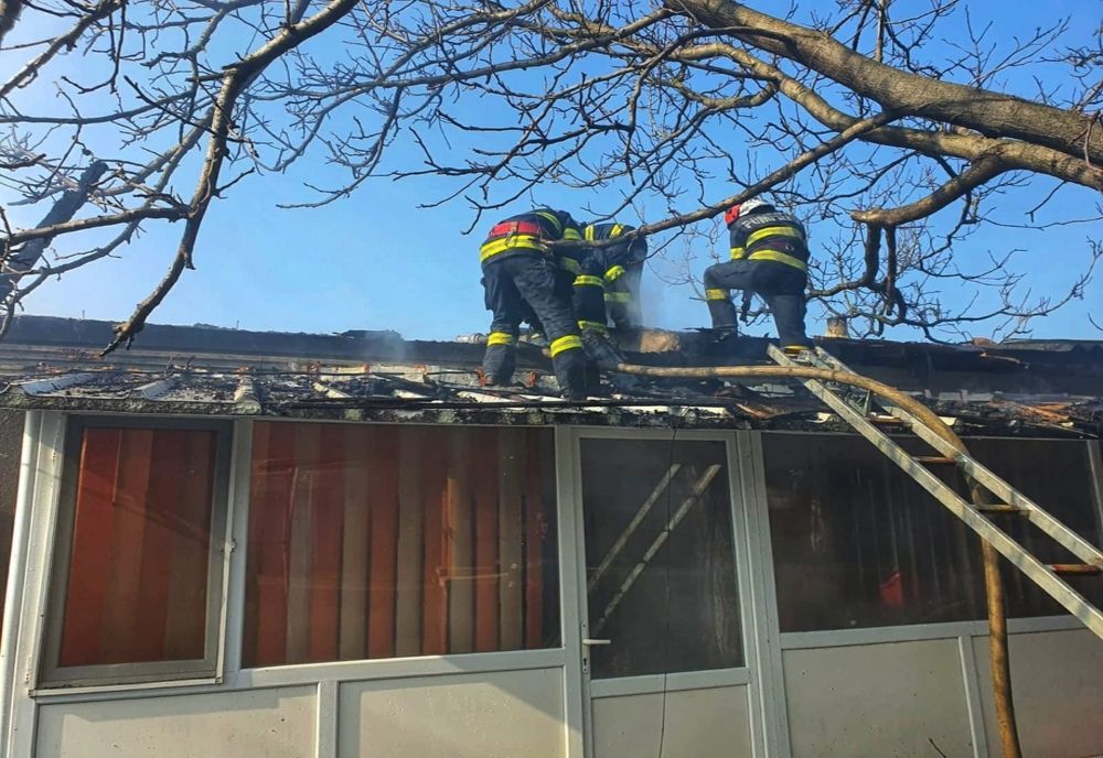 A provocat un incendiu după ce a uitat mâncarea pe foc