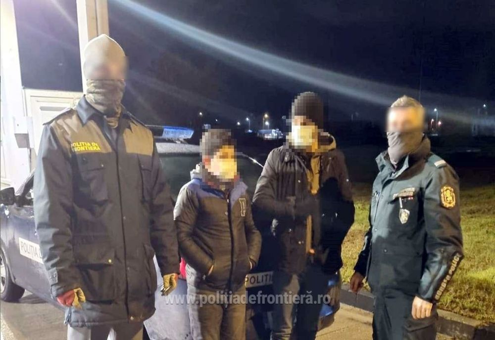 Doi tineri din Siria au încercat să intre în România ascunși printre saci de susan