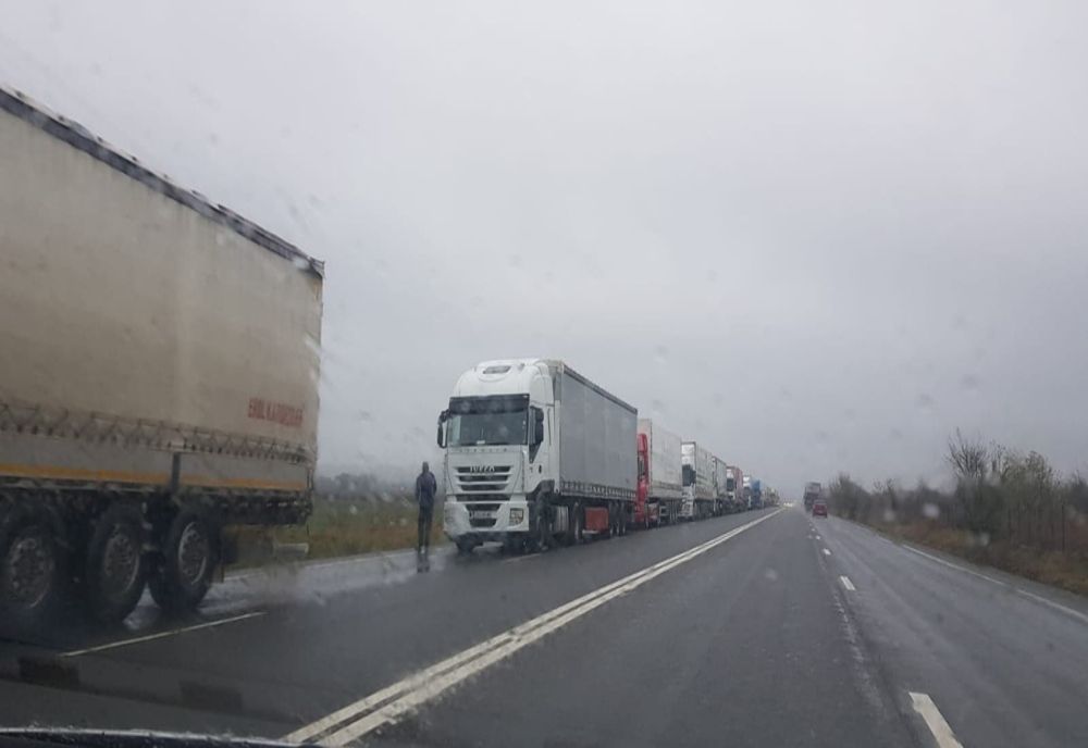 Au crescut timpii de așteptare pentru camioanele care ies din țară, pe la Giurgiu. Ce spune Poliția de Frontieră