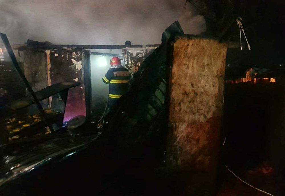 Casă din Comana, distrusă de un incendiu