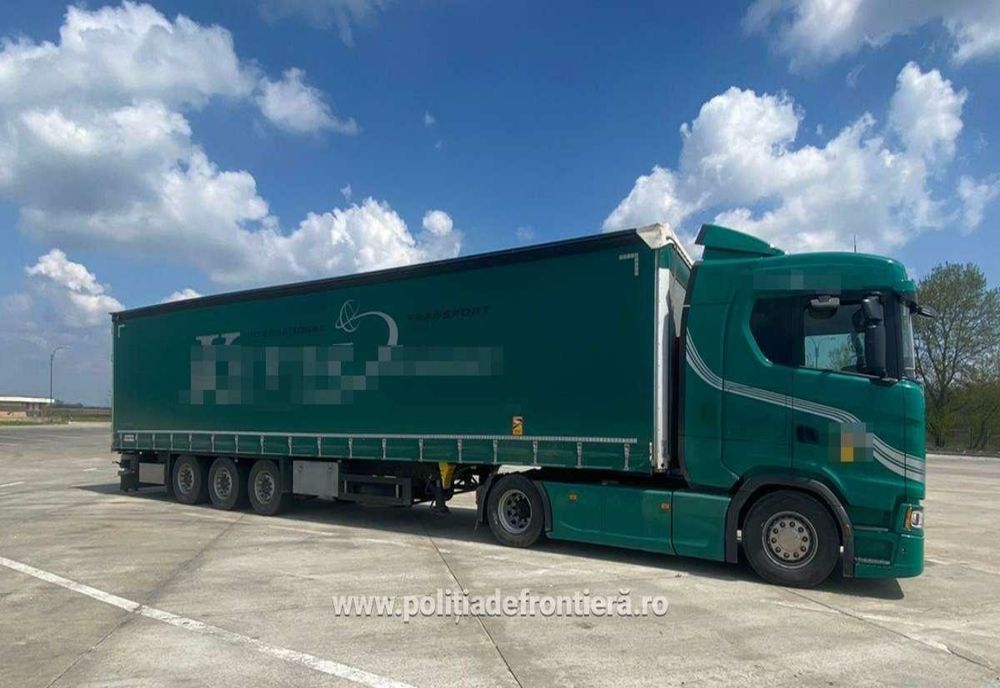 Giurgiu. Peste 16 tone deșeuri din plastic provenind din Grecia, descoperite într-un automarfar. Firma importatoare este din București