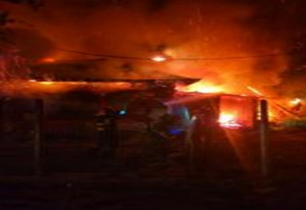 Casă din Giurgiu, mistuită de flăcări
