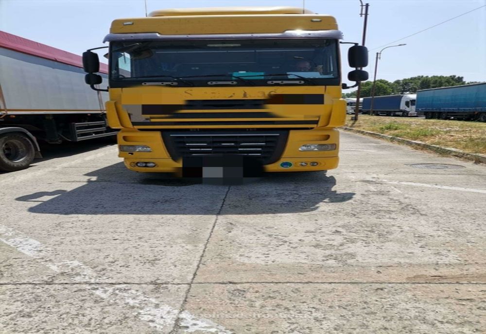 Peste 20 tone de deșeuri tip PET, transportate ilegal din Macedonia, oprite la PTF Giurgiu