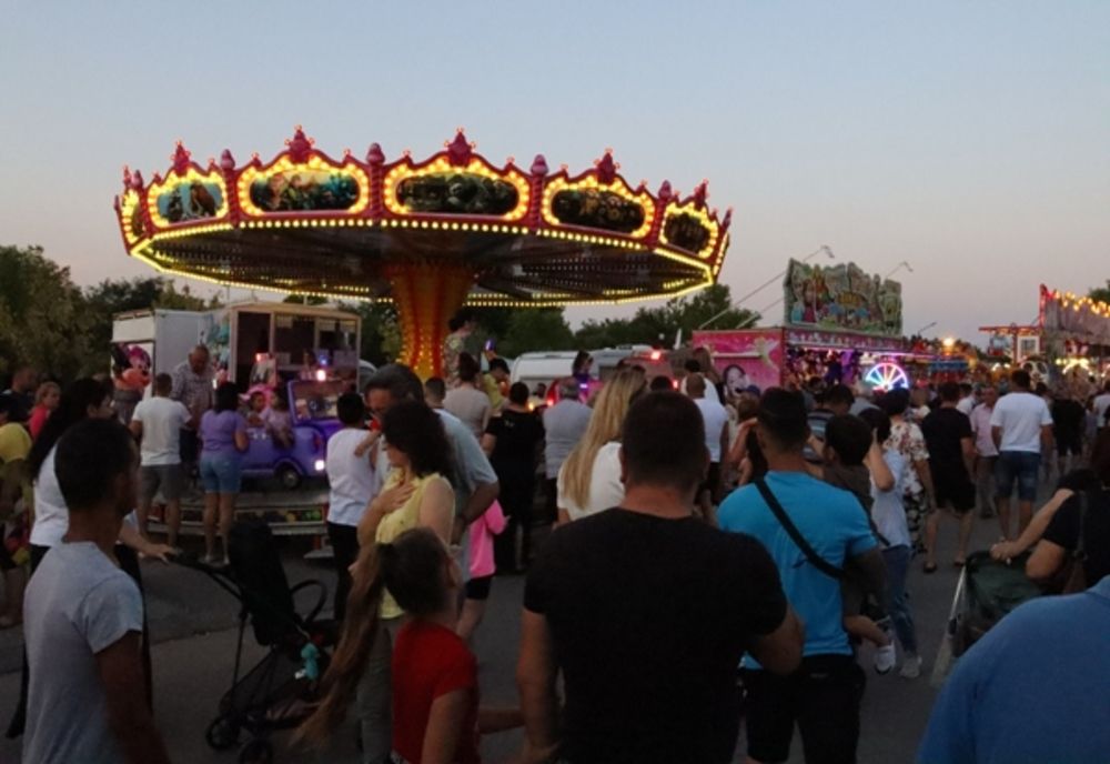 Sute de giurgiuveni au luat cu asalt Bâlciul de Sf. Maria