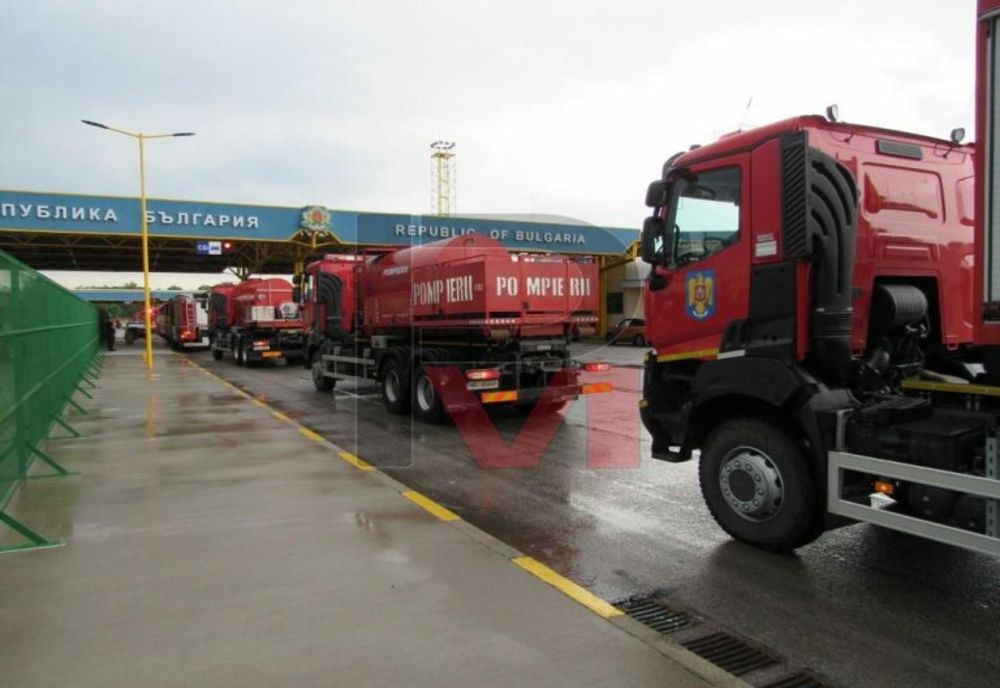 Pompierii români au trecut podul Dunării în drum spre Grecia