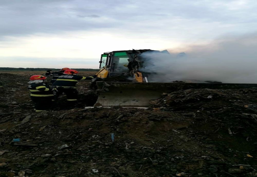 Giurgiu. Un excavator care lucra la șoseaua de centură a luat foc