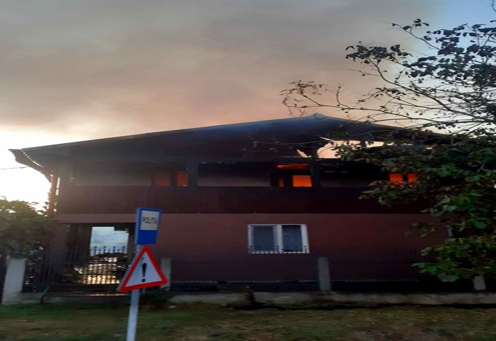 Incendiu violent la Clejani. Două case au fost cuprinse de flăcări