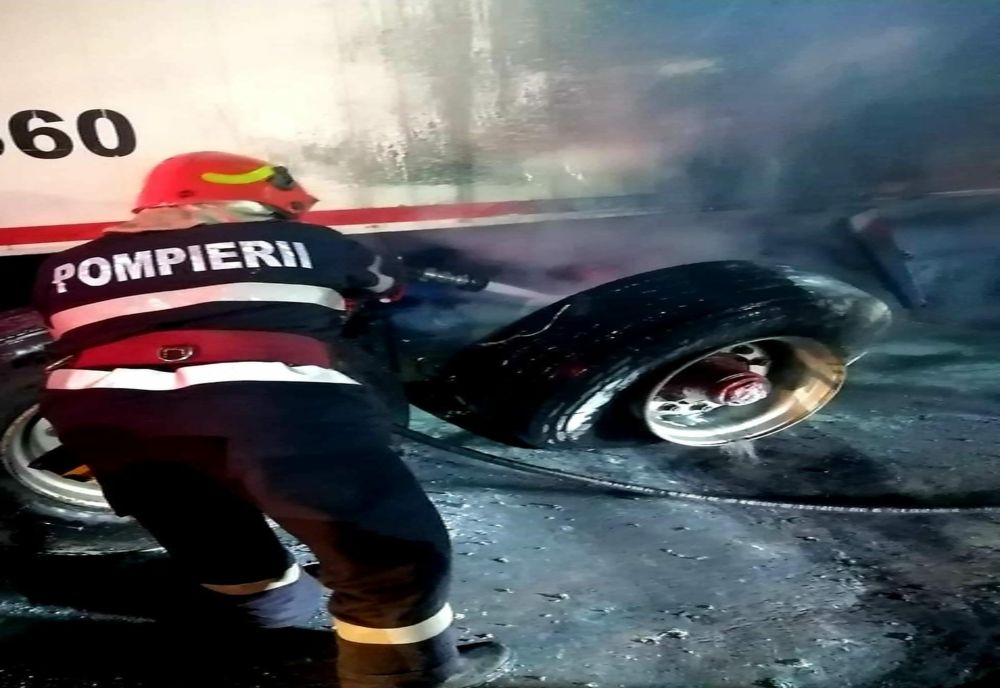 Incendiu la anvelopa unui camion, pe DN5 C