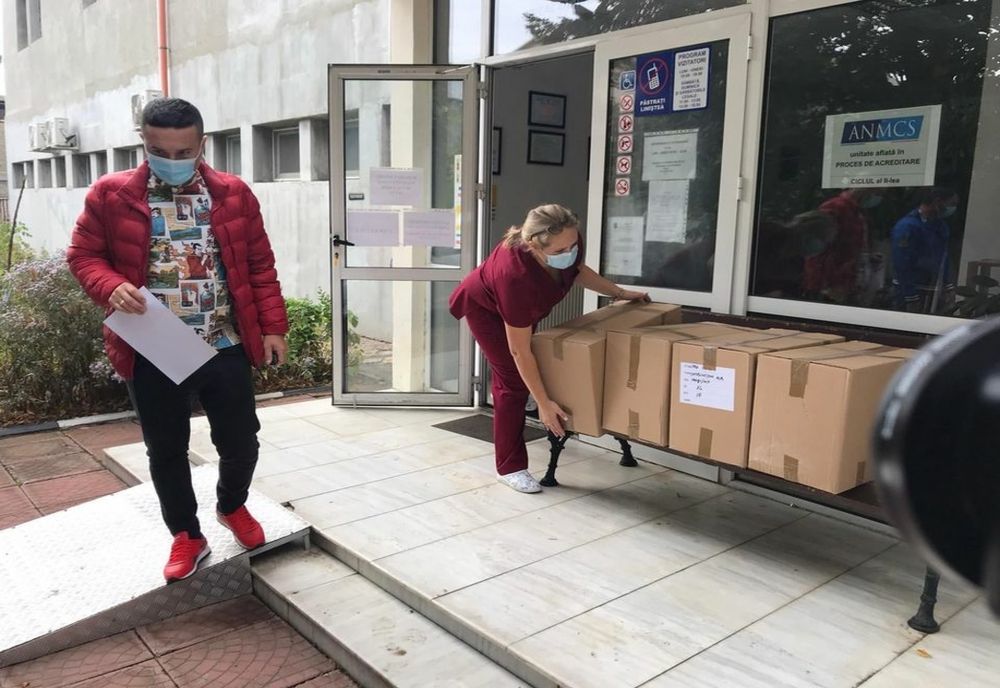 Zeci de combinezoane de protecție, donate Centrului de Îngrijiri Paliative din Giurgiu