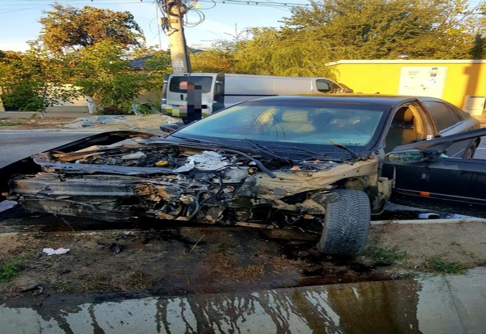 Accident între un microbuz și un autoturism, la Câmpurelu. Trei persoane au fost rănite