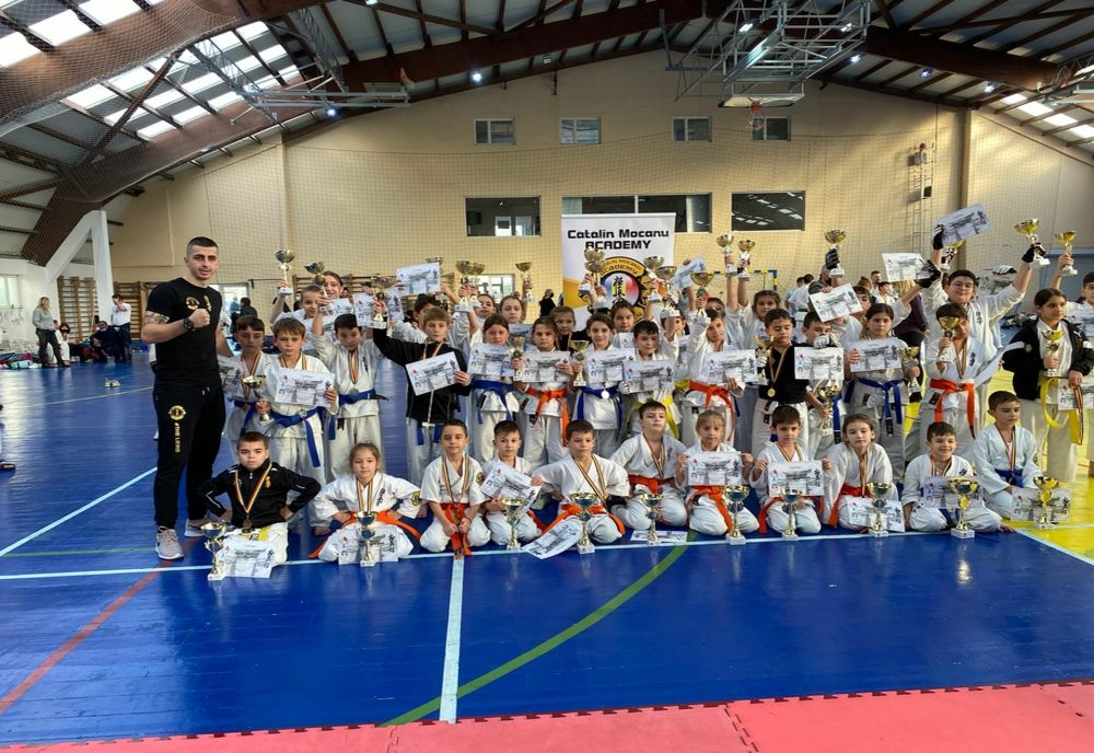 Zeci de medalii cucerite de karatiștii de la Academia Cătălin Mocanu la HACHIMAN FIGHTING CHAMPIONSHIP
