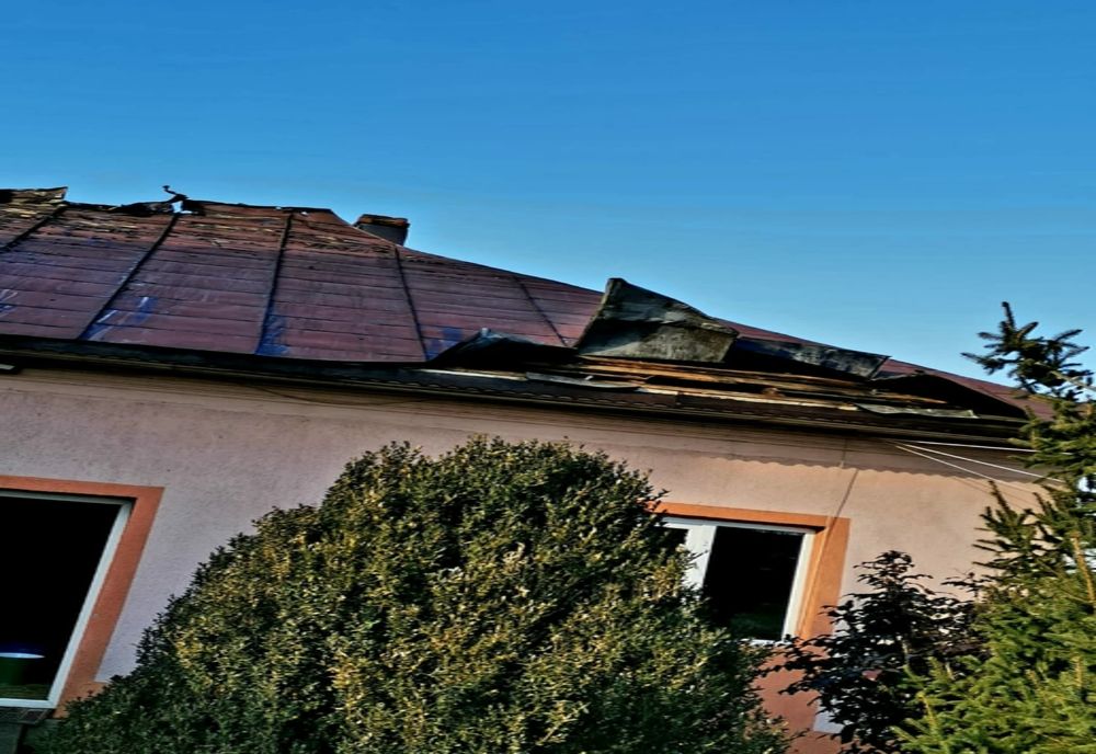 Incendiu la casa parohială din Crevedia Mare