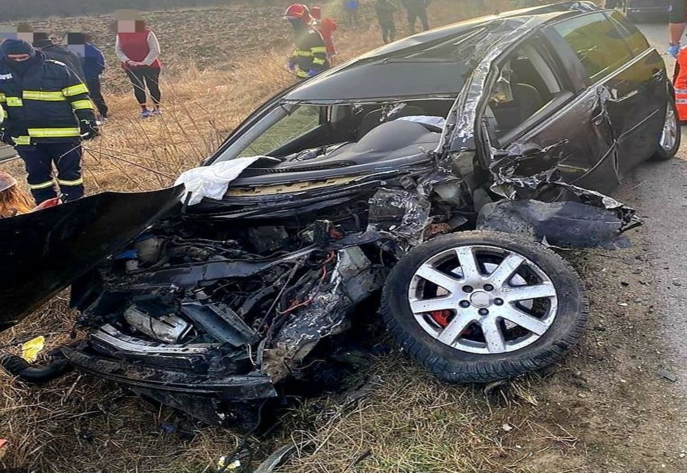 Coliziune între un camion şi un autoturism la Tântava. Două persoane au fost transportate la spital